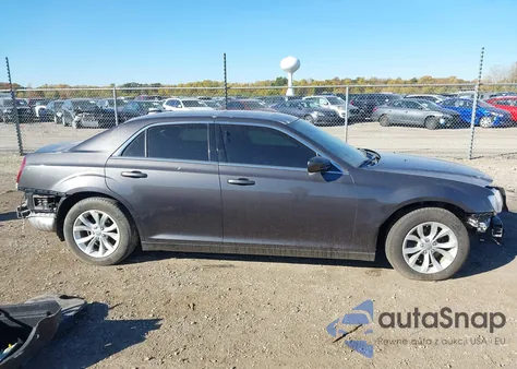 2016 Chrysler 300 Anniversary Edition z USA, uszkodzony, nr VIN 2C3CCAAG3GH224489